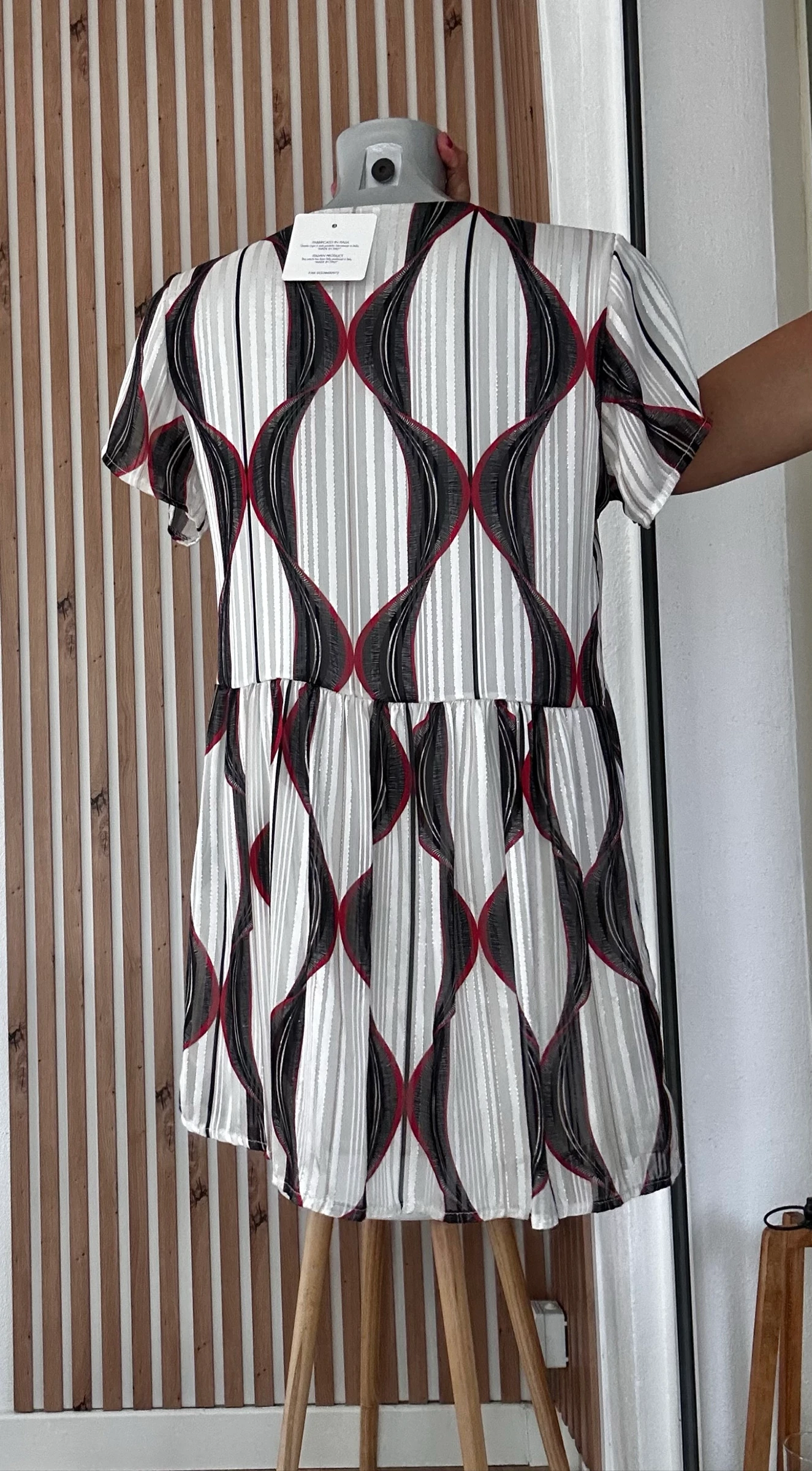 Magnificent Made in Italy dress brand new with its tag. – photo 7